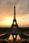 200px-Tour_eiffel_at_sunrise_from_the_trocadero.jpg